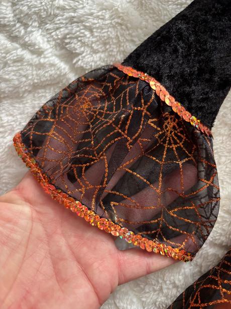 An26/ kostým čarodějka delux - v.cca 4/6 let, 