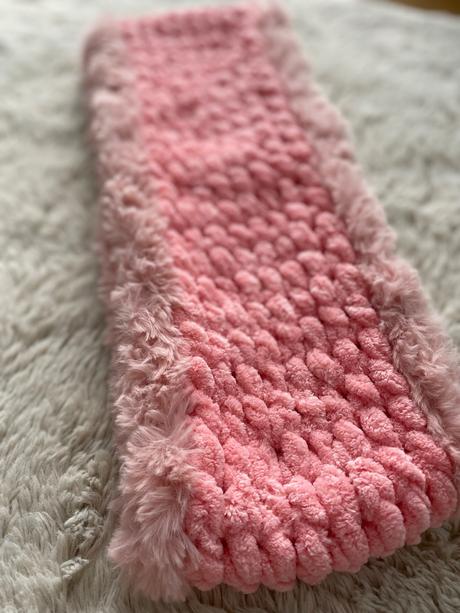 Lososový nákrčník s kožešinou, 