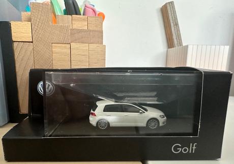 Sběratelský model auta vw golf, 
