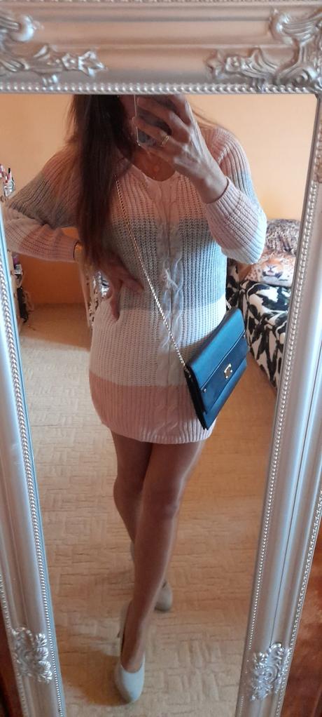 Zdobené svetrové mini šaty, 