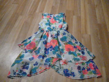 Veselé kytkaté šaty vel. 4, bluezoo,104