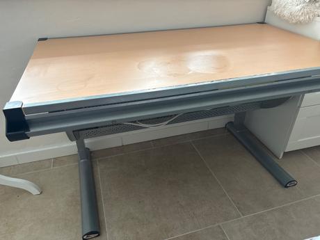 Stul na psaní pro děti výška je nastavitelná,