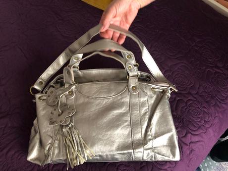 Stribrna kabelka,