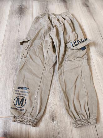 Hnědé kalhoty, 158