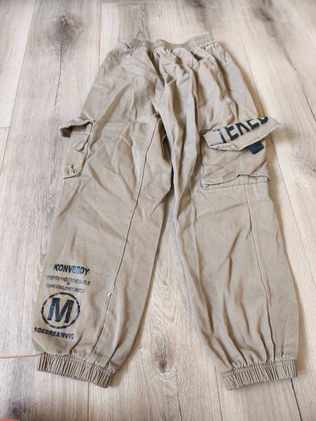 Hnědé kalhoty, 158