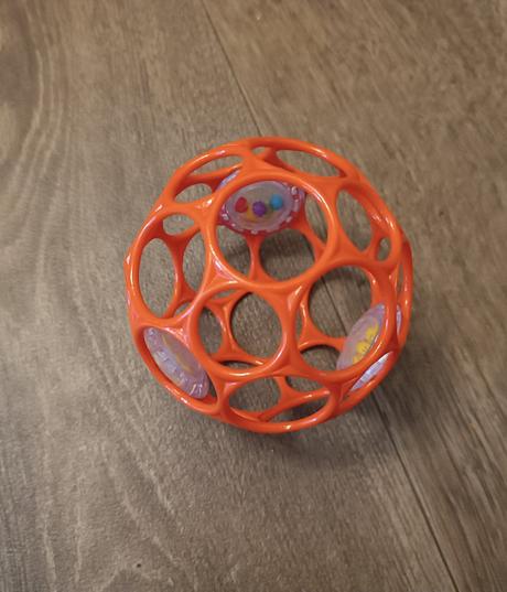 Hračky pro nejmenší - kousátka oball chrastítko,