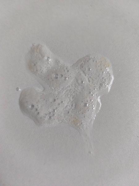 Je to krev ve slinách?