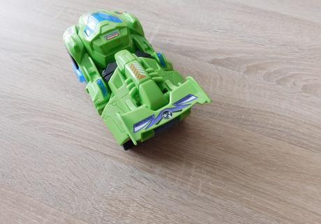 Transformující se dinosauří auto-yellcetoy, 