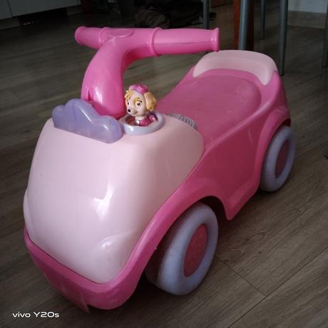 Odrážedlo autíčko,