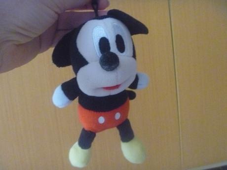 Plyšový mickey mouse s karabinkou na zavěšení, 