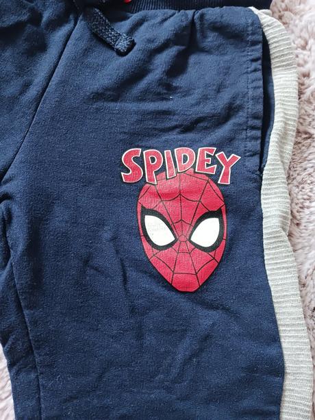 Tepláky spiderman č.134, 134