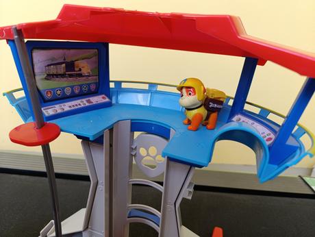 Věž tlapková patrola s autem a pejsky,