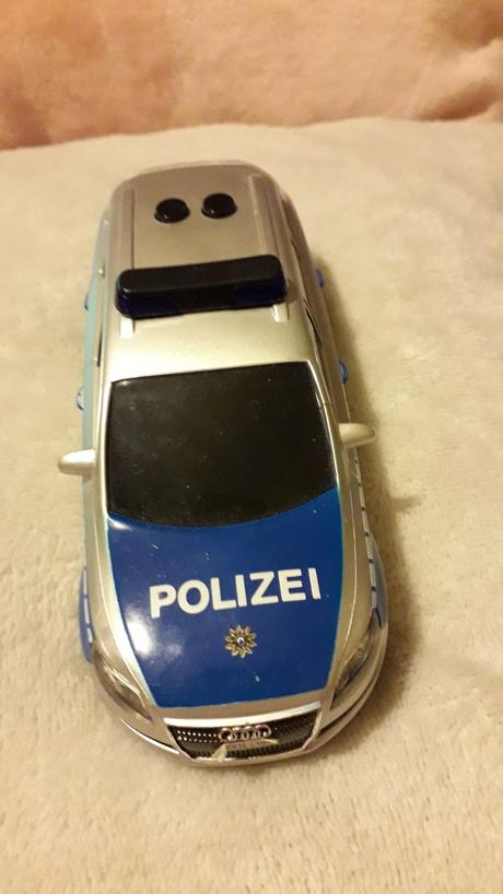 Pěkné, zachovalé policejní auto,