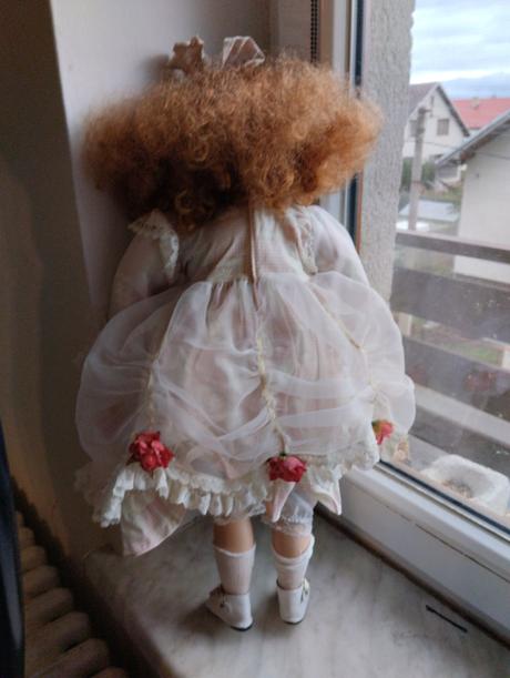 Porcelánová panenka,