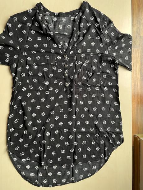 Košile s lebkou, vel není uvedena cca s-m, měřte, m