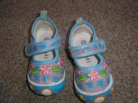 Dívčí plátěnky, 20