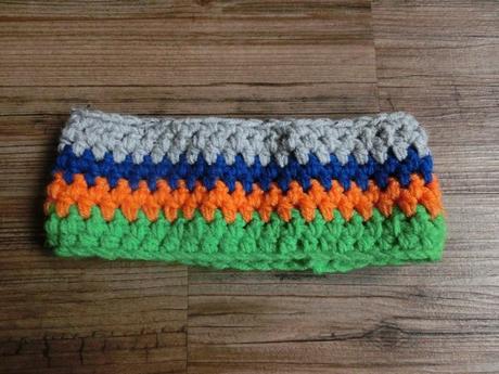 Zimní vlněná háčkovaná čelenka pruhovaná šedá modr, 