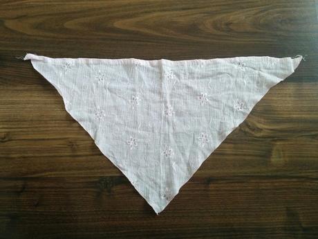 Bavlněný šáteček s výšivkou, 80