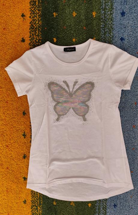 Bíle triko s motýlem, 146