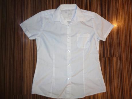 Bílá dívčí košile, 152