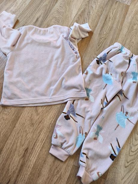Sametové pyžamo s baletkami, primark,104