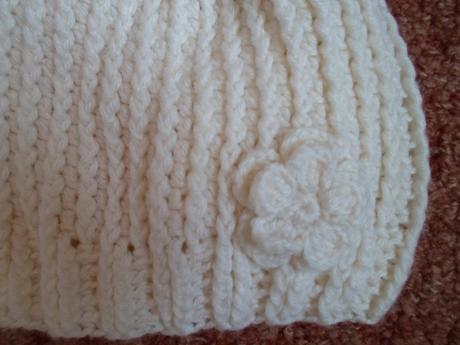 Bílá háčkovaná čepice čepička, 116