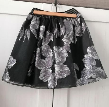 Společenská sukýnka, tu,152