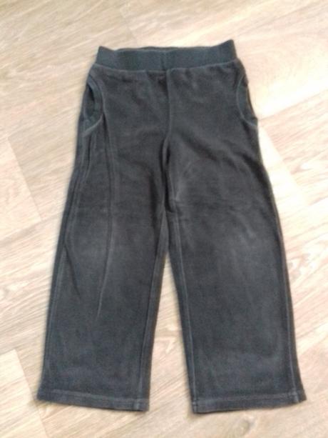 Sametové tepláky, 104