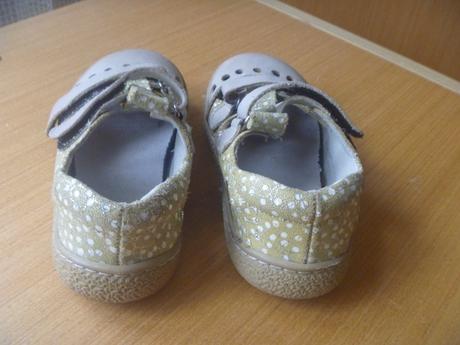 Zlaté barefoot sandálky vel. 29, 29