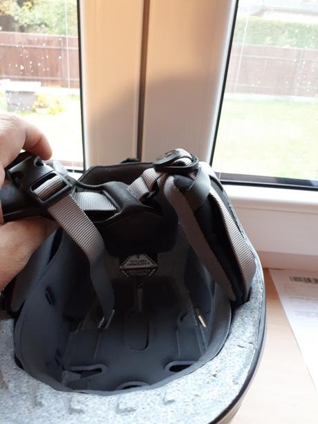 Kvalitní lehká značková helma na lyže scott, s