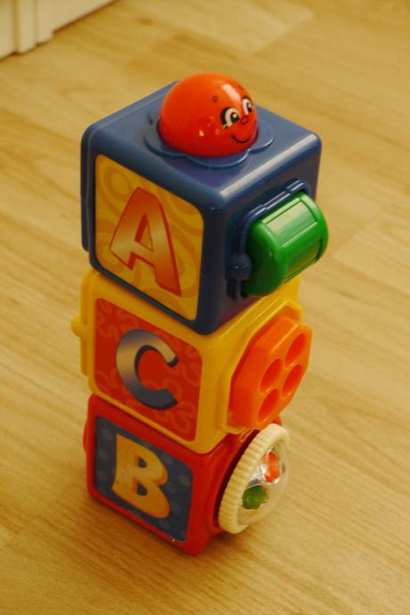 Fisher price 3 kostky chrastici - prvni hracky,
