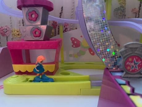 Korčuliarska dráha polly pocket s 2 bábikami, 