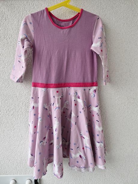 Šaty s jednorožci, 116