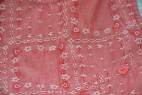 Jemné květované šaty, barva cihlová, 104