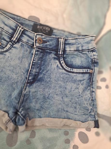 Džínové kraťasy, 158