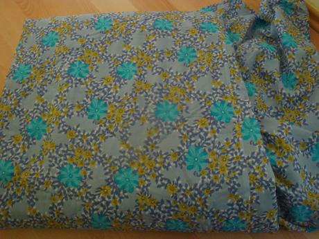 Přehoz přes manželskou postel - modrý s kytičkami,