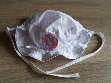 Dívčí klobouček, <50