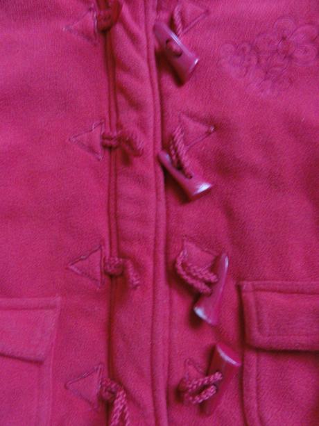 Růžová kabátek, 98