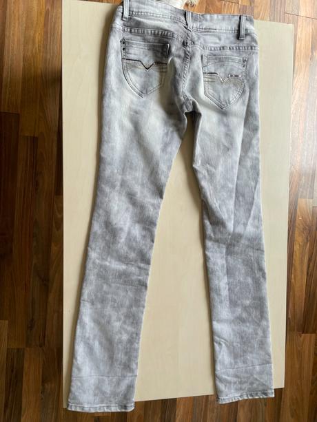Šedé džíny, chybí knoflík, vel m, revers, s