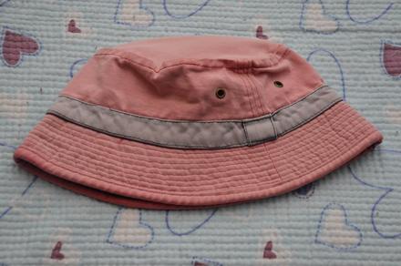 Růžový klobouk, 128