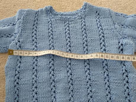 Světle modrý svetřík, 92