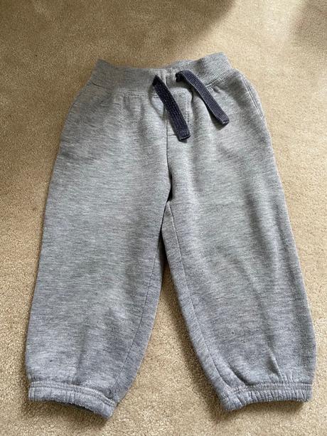 Šedé teplaky, age,92