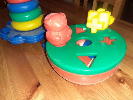 Vkládačka + pyramida s kroužky,