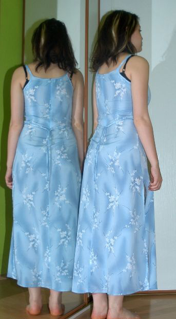 Letní světle nebesky modré šaty s bílými kvítky, 38