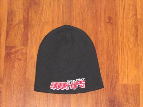 Černá čepice s nápisem, 98