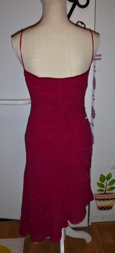 Asymetrické šaty malinové-jemně zdobené - vel.m, m