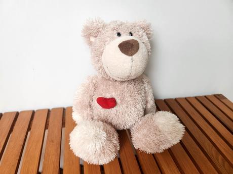 Plyšový medvěd se srdíčkem,