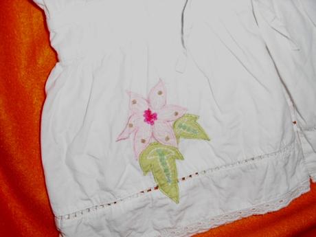 Sněhově bílý vyšívaný krojový top, 