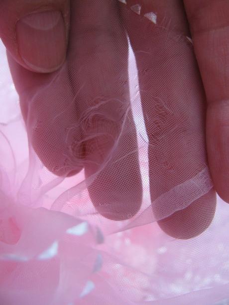 Krásné růžové šatičky s volánky, 92