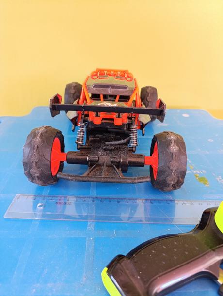 Auto na dálkové ovládání oranžové,